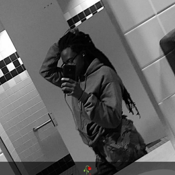 Meet your Posher, Sharon - Picture 1 of 1